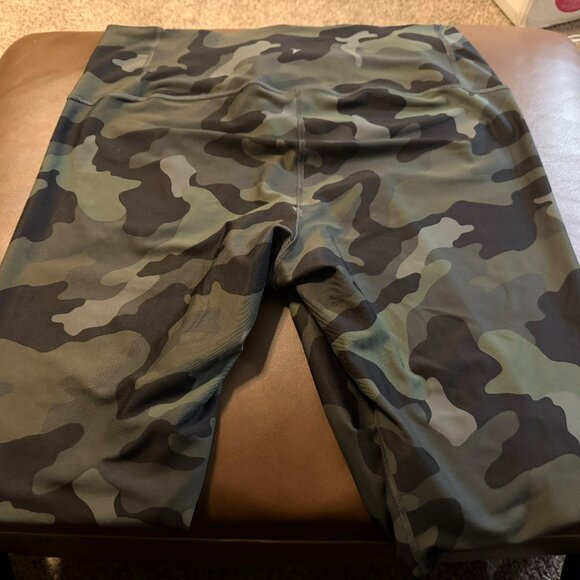 Old Navy Active Powersoft High-Waisted Leggings – Camo Print (Size 2X Plus) - Picture 3 of 7